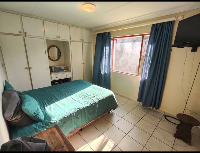 4 BEDROOM FREEHOLD FOR SALE IN CAVERSHAM GLEN